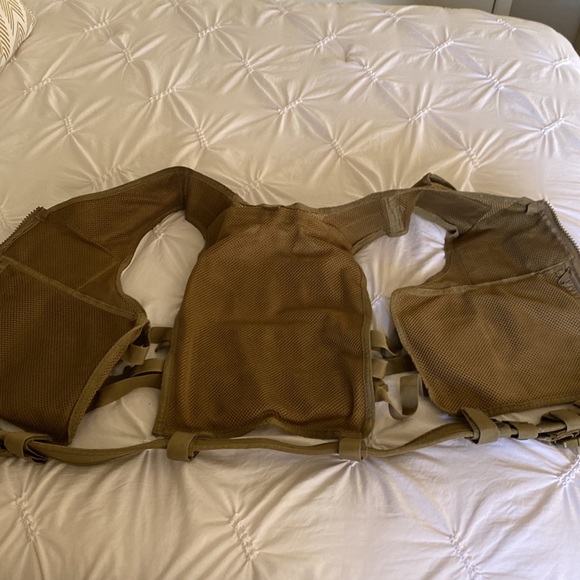 Red Rock Tactical vest - Picture 6 of 12